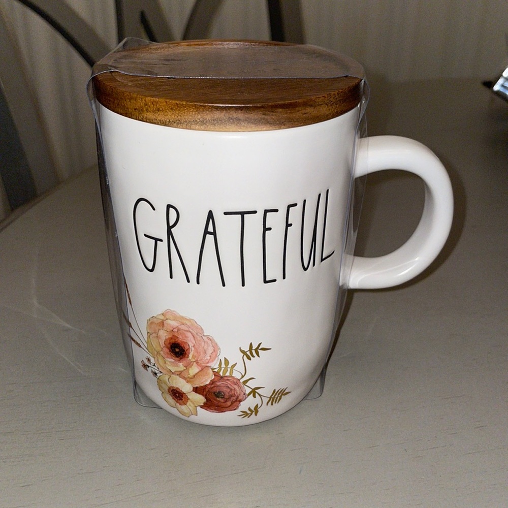 Rae Dunn Grateful Mug w/Wooden Top